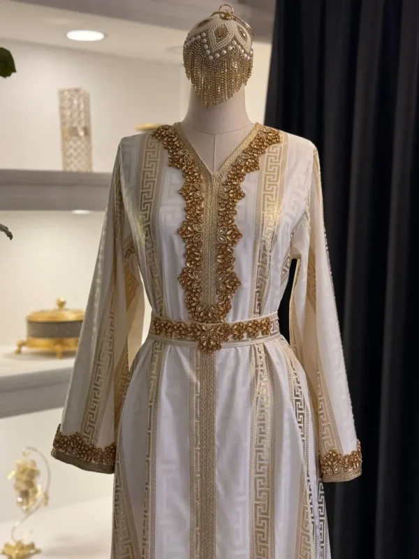 ⁦قفطان مغربي ملكي بخامة حرير ساتان وتطريز ذهبي فاخر⁩ - الصورة ⁦2⁩
